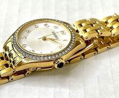 Seiko ESSENTIALS Crystal Collection SUR392