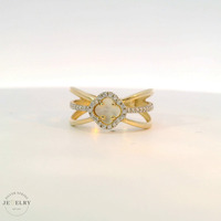 14k Yellow Gold Mother of Pearl Clover Ring